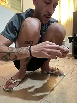 Snapshot of Lucasjandre chatting on February 2, 10:36 am Lucasjandre online show from February 2, 10:36 am