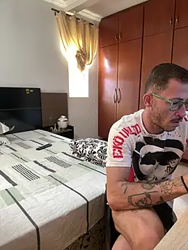 Snapshot of Lucasjandre chatting on February 17, 12:23 pm Lucasjandre online show from February 17, 12:23 pm