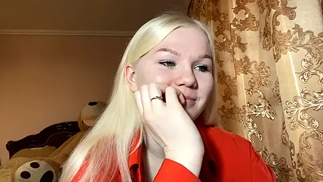 Snapshot of LynellMahe chatting on November 29, 9:45 am LynellMahe online show from November 29, 9:45 am