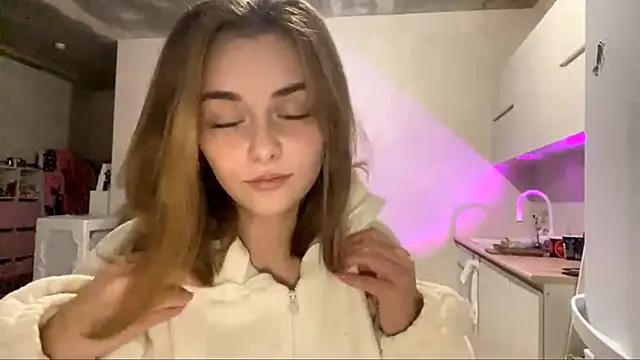 Snapshot of GeralynChiszar chatting on November 18, 8:13 pm GeralynChiszar online show from November 18, 8:13 pm