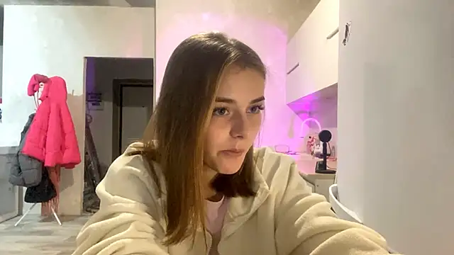 Snapshot of GeralynChiszar chatting on November 19, 8:20 pm GeralynChiszar online show from November 19, 8:20 pm