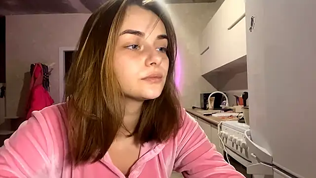 Snapshot of GeralynChiszar chatting on December 3, 1:13 am GeralynChiszar online show from December 3, 1:13 am