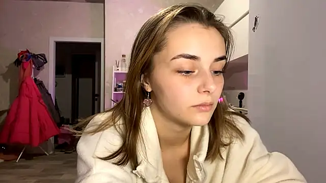 Snapshot of GeralynChiszar chatting on December 4, 1:04 am GeralynChiszar online show from December 4, 1:04 am