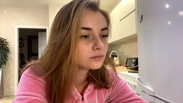 Snapshot of GeralynChiszar chatting on December 17, 5:13 am GeralynChiszar online show from December 17, 5:13 am