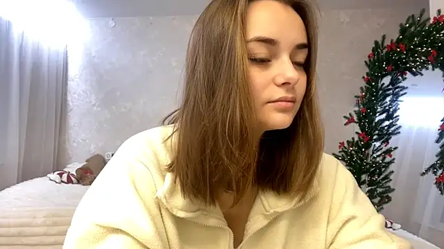 Snapshot of GeralynChiszar chatting on December 22, 5:15 am GeralynChiszar online show from December 22, 5:15 am