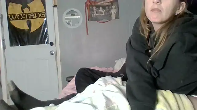 Snapshot of sexxxilexxxi44 chatting on February 20, 12:05 pm sexxxilexxxi44 online show from February 20, 12:05 pm