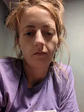 Snapshot of sexxxilexxxi44 chatting on June 8, 6:25 am sexxxilexxxi44 online show from June 8, 6:25 am