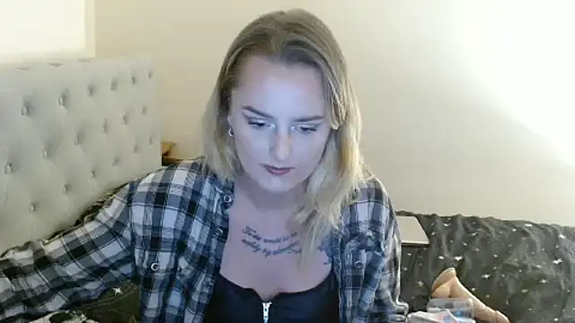 Snapshot of Tatted_emi chatting on February 1, 9:46 pm Tatted emi online show from February 1, 9:46 pm