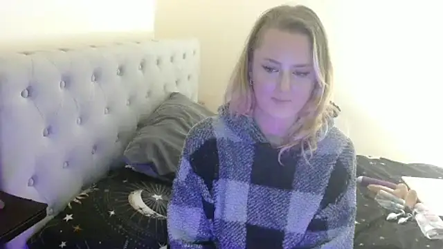 Snapshot of Tatted_emi chatting on February 10, 6:56 pm Tatted emi online show from February 10, 6:56 pm