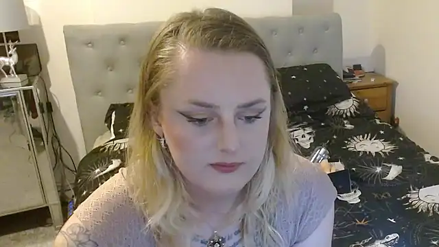 Snapshot of Tatted_emi chatting on March 6, 9:44 pm Tatted emi online show from March 6, 9:44 pm