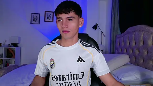 estebanperez 26 online show from April 8, 10:59 am