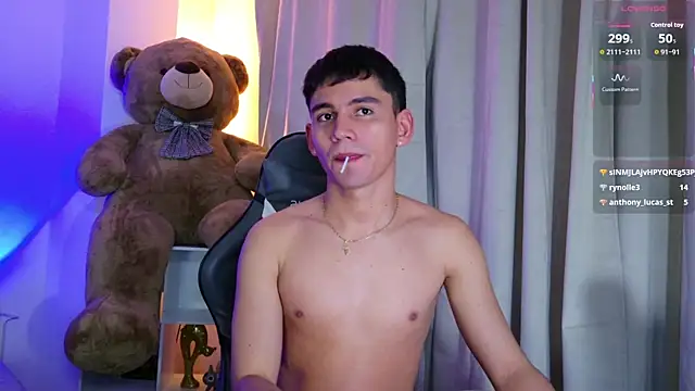 Snapshot of estebanperez_26 chatting on June 25, 11:31 pm estebanperez 26 online show from June 25, 11:31 pm