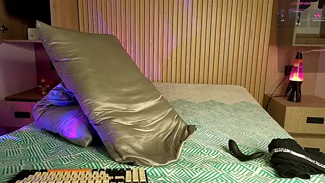 Danmaxwell  online show from November 12, 5:30 am