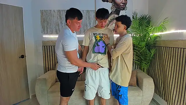 Justingsex1 online show from December 17, 5:46 am