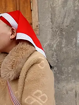 girl-hot2x online show from February 18, 1:23 am