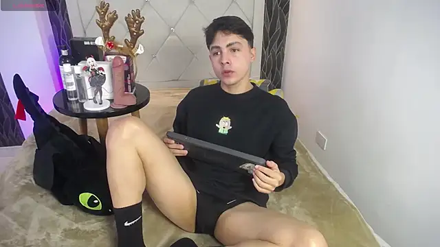 Samu FoXXX online show from December 17, 8:26 pm