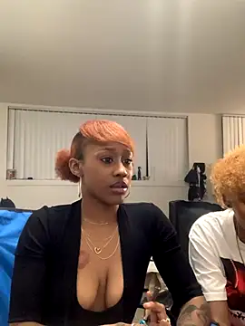 Snapshot of Hefnerbabyy chatting on November 18, 6:40 am Hefnerbabyy online show from November 18, 6:40 am