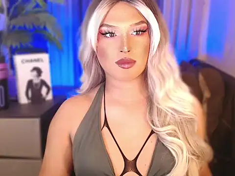 Snapshot of UrGoddess_Sofia chatting on February 8, 5:05 pm UrGoddess Sofia online show from February 8, 5:05 pm