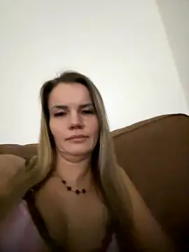 Cutebrowneyes  online show from December 4, 12:31 am