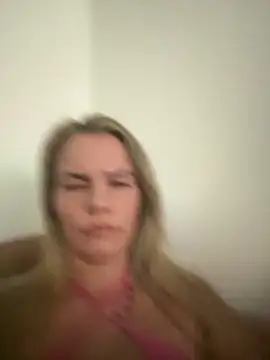 Snapshot of Cutebrowneyes_ chatting on February 4, 9:53 pm Cutebrowneyes online show from February 4, 9:53 pm