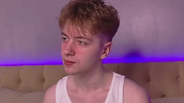 Snapshot of Paul_Holt chatting on November 16, 8:47 pm Paul Holt online show from November 16, 8:47 pm