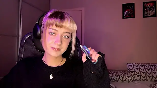 EmilySkyline online show from November 13, 5:06 am