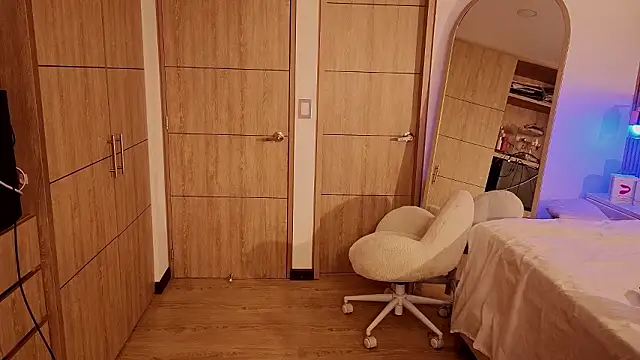 Snapshot of Iamnyxy chatting on February 19, 11:06 am Iamnyxy online show from February 19, 11:06 am