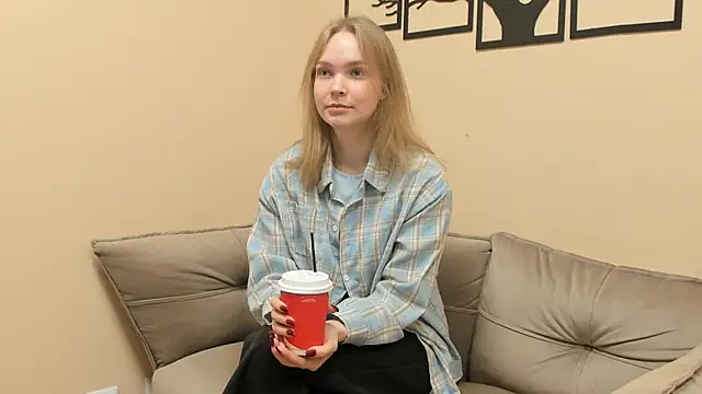 CortneyVacio online show from November 12, 7:42 am