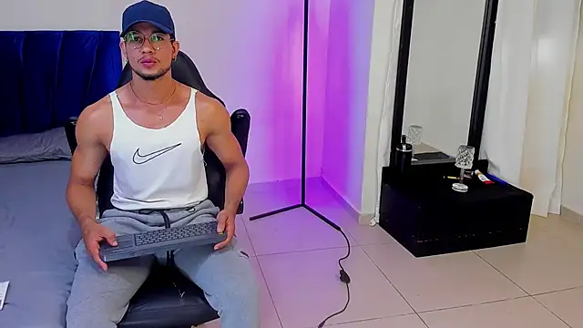 Snapshot of Nolan_joness chatting on January 14, 7:52 pm Nolan joness online show from January 14, 7:52 pm