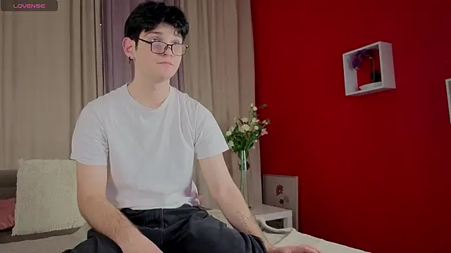 Snapshot of LiamRivers chatting on November 17, 2:23 pm LiamRivers online show from November 17, 2:23 pm