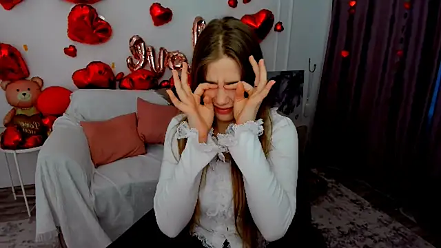 Snapshot of GoldenMirage chatting on February 7, 4:27 am GoldenMirage online show from February 7, 4:27 am