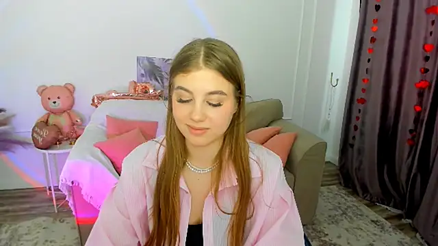 Snapshot of GoldenMirage chatting on February 27, 1:11 pm GoldenMirage online show from February 27, 1:11 pm