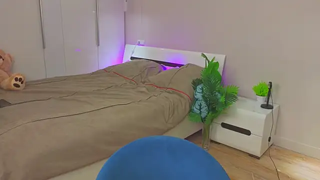 LilyPoetry  online show from November 23, 11:32 am