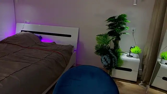 LilyPoetry  online show from November 26, 11:55 am