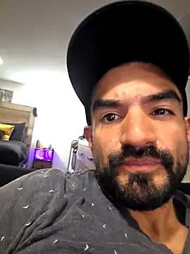 piggylatino online show from April 7, 2:23 am