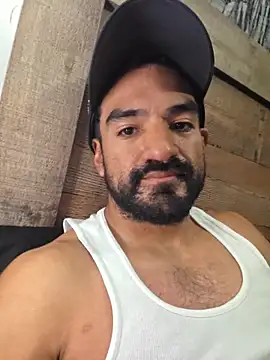 piggylatino online show from April 15, 6:09 am