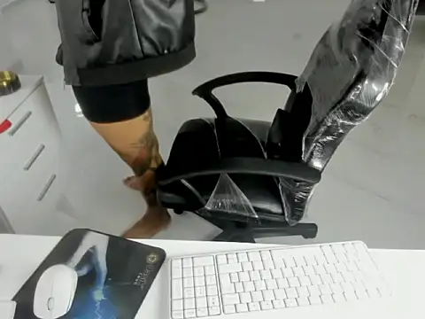 master leather online show from April 2, 4:15 pm