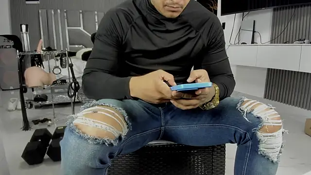 Snapshot of master_leather chatting on June 18, 11:31 pm master leather online show from June 18, 11:31 pm