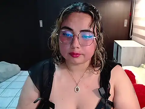 Snapshot of YiniBelle chatting on February 27, 4:45 am YiniBelle online show from February 27, 4:45 am