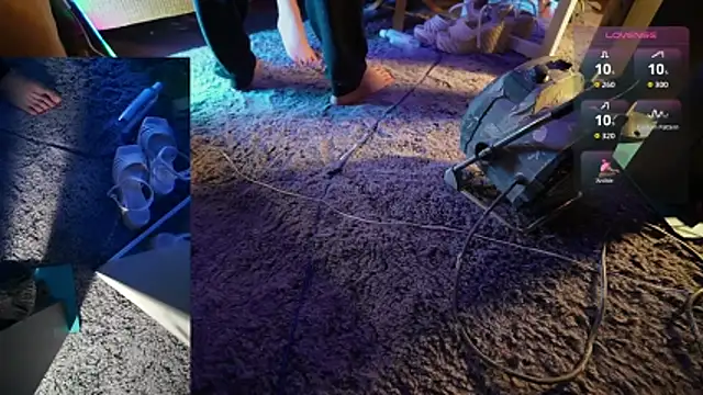 Snapshot of SUZANNEXXXXXX chatting on February 22, 11:36 pm SUZANNEXXXXXX online show from February 22, 11:36 pm