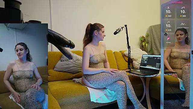 Snapshot of SUZANNEXXXXXX chatting on March 1, 10:23 pm SUZANNEXXXXXX online show from March 1, 10:23 pm