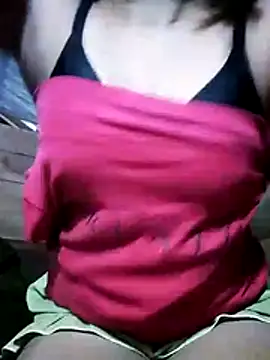 Snapshot of YuCii2k1 chatting on November 19, 1:27 am YuCii2k1 online show from November 19, 1:27 am