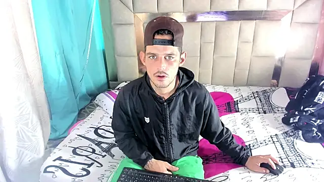 Sexybigjefffx online show from December 15, 6:34 pm