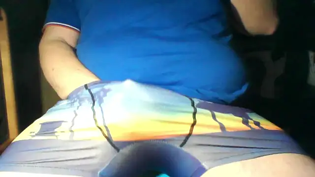 Snapshot of bigcumfrench chatting on January 8, 10:12 pm bigcumfrench online show from January 8, 10:12 pm