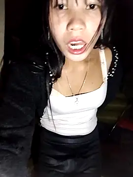 Snapshot of gugu0022 chatting on February 7, 11:14 am gugu0022 online show from February 7, 11:14 am