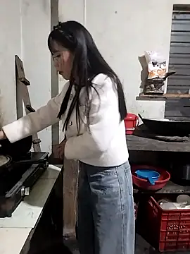 Snapshot of gugu0022 chatting on February 19, 10:55 am gugu0022 online show from February 19, 10:55 am