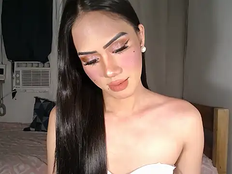 Snapshot of im_ur_wife69 chatting on February 25, 3:43 pm im ur wife69 online show from February 25, 3:43 pm