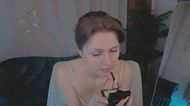 Snapshot of Shy_Vivi chatting on April 15, 3:30 pm Shy Vivi online show from April 15, 3:30 pm