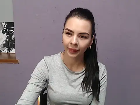 divina kira online show from December 4, 8:01 am