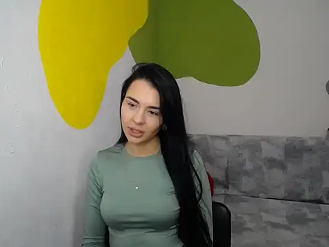 divina kira online show from December 18, 11:05 am